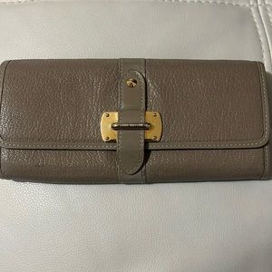 LOUIS VUITTON Taupe Suhali Wallet